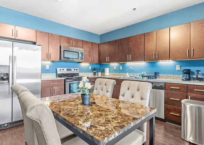 Luxury High Rise 1bd River Views Downtown Apartment *